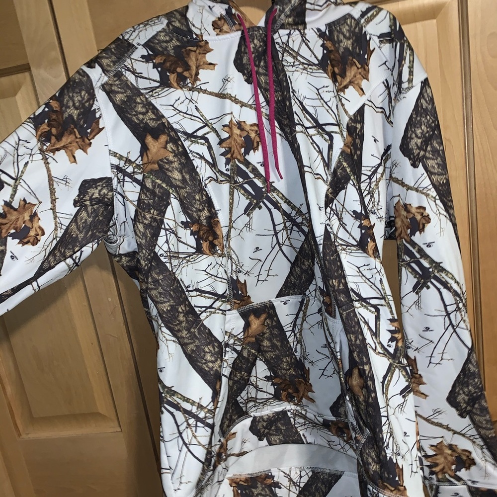 Never worn Mossy Oak Camo white sweatshirt